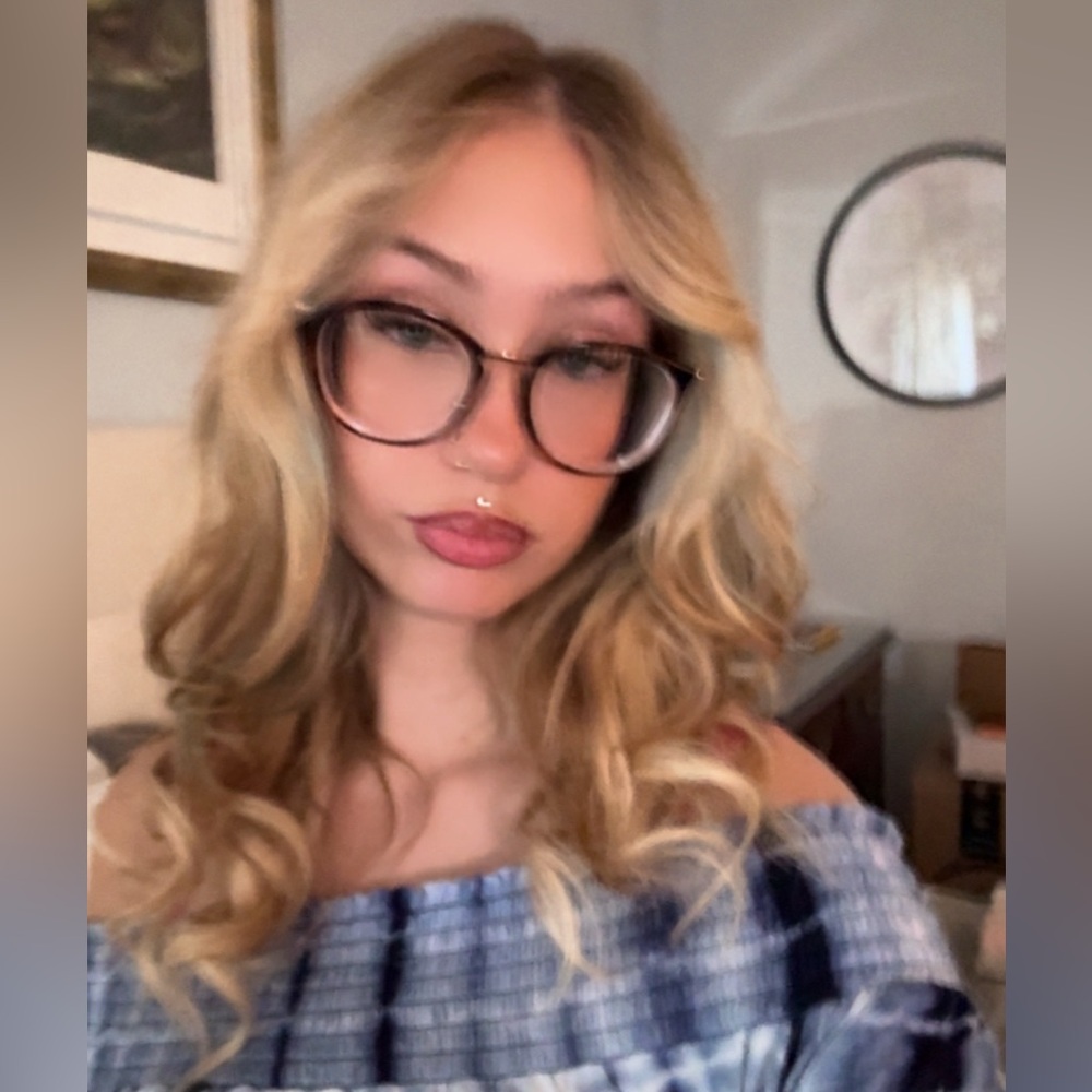 Meet your Posher, Olivia